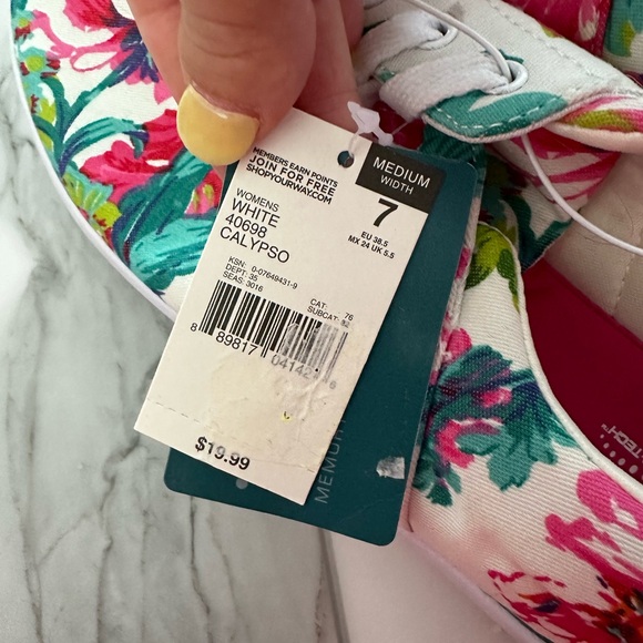 NWT Women’s floral sneakers - Picture 2 of 7